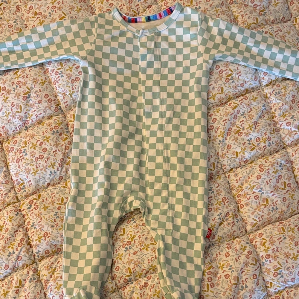 Magnetic Me Onesie 0-3 mo 8-12 lbs